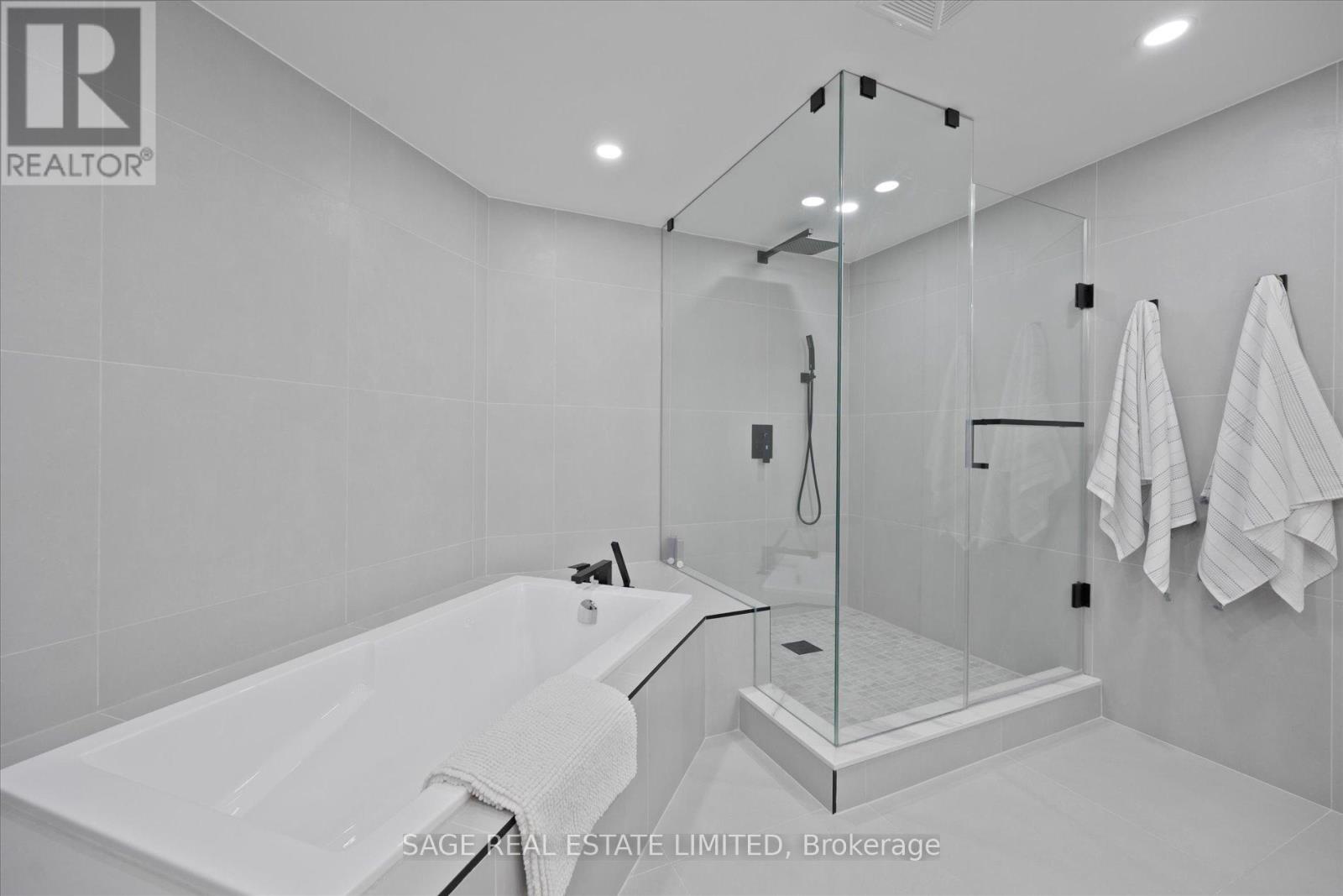 #305 160 FREDERICK STREET - 27