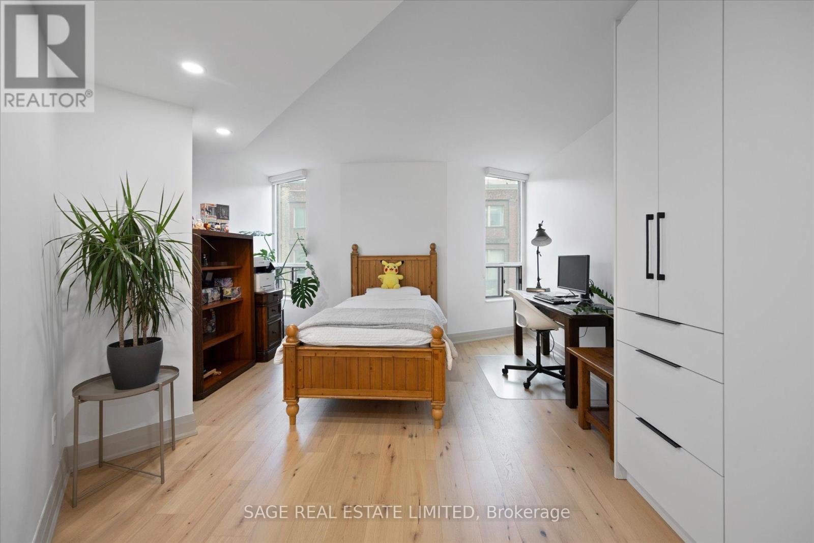 #305 160 FREDERICK STREET - 30
