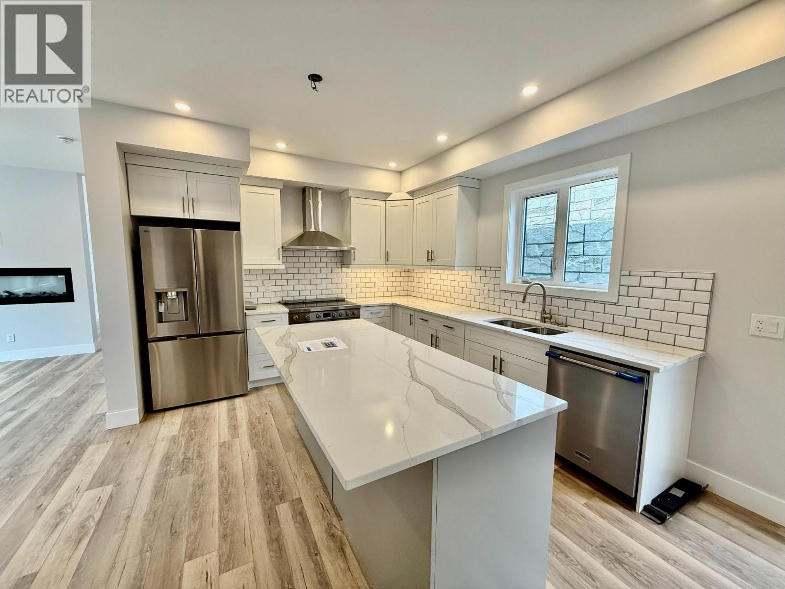 746 TAYNTON Drive, Invermere