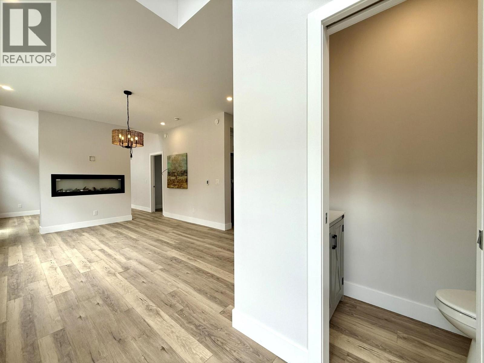 746 TAYNTON Drive, Invermere