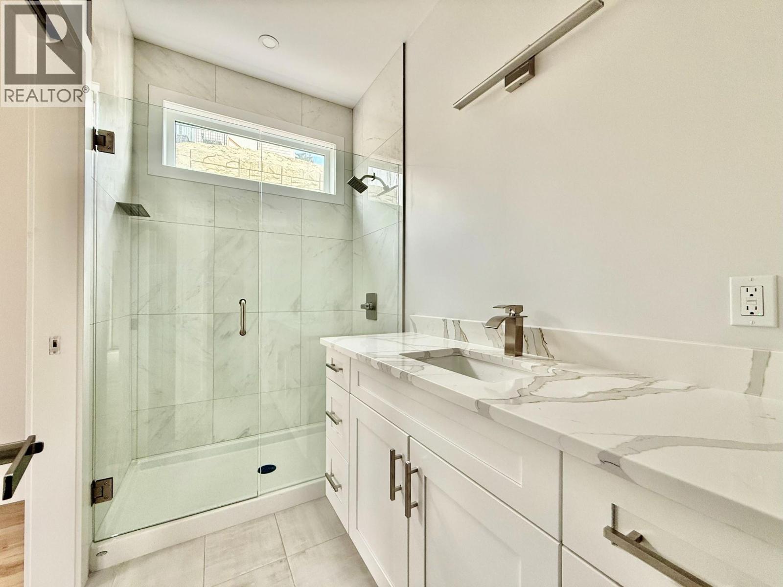 746 TAYNTON Drive, Invermere