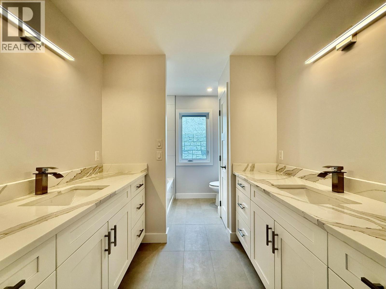 746 TAYNTON Drive, Invermere