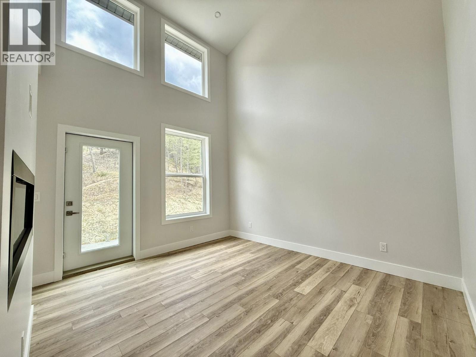 746 TAYNTON Drive, Invermere