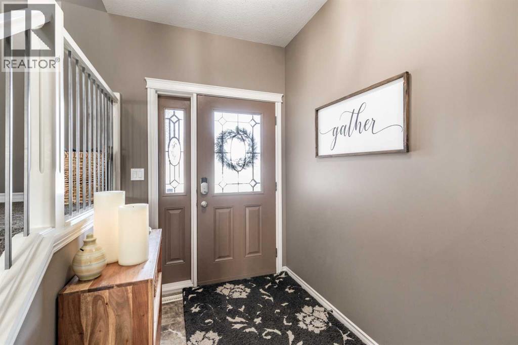 324 Somerside Crescent SE - Photo 3 of 48, Medicine Hat, Alberta