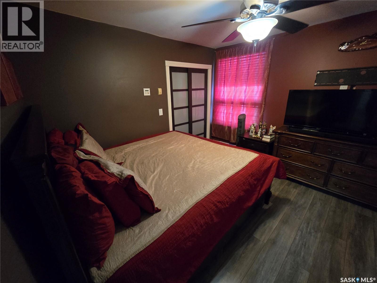 2 Prairie AVENUE - 22