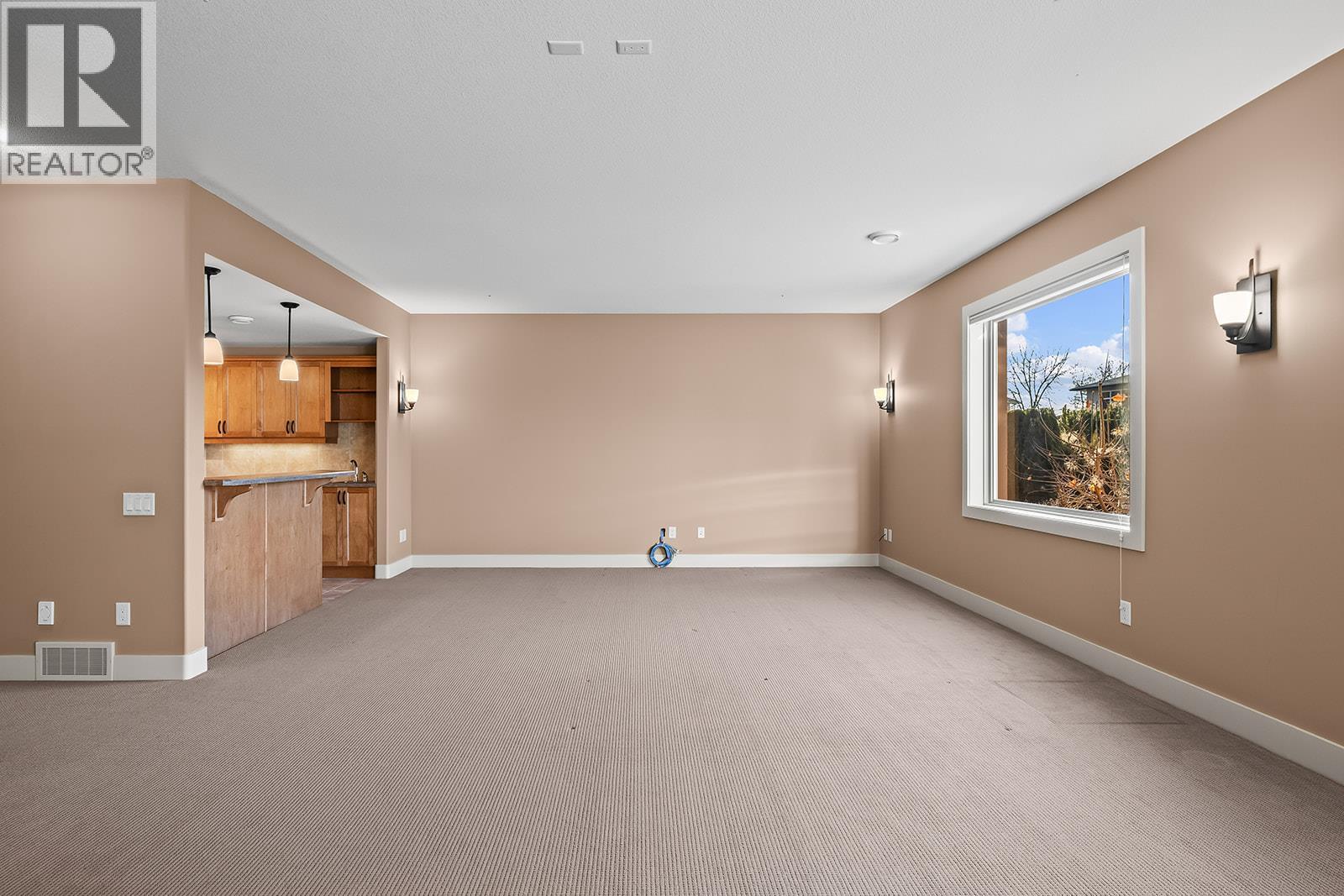 #3 2450 Selkirk Drive - 44