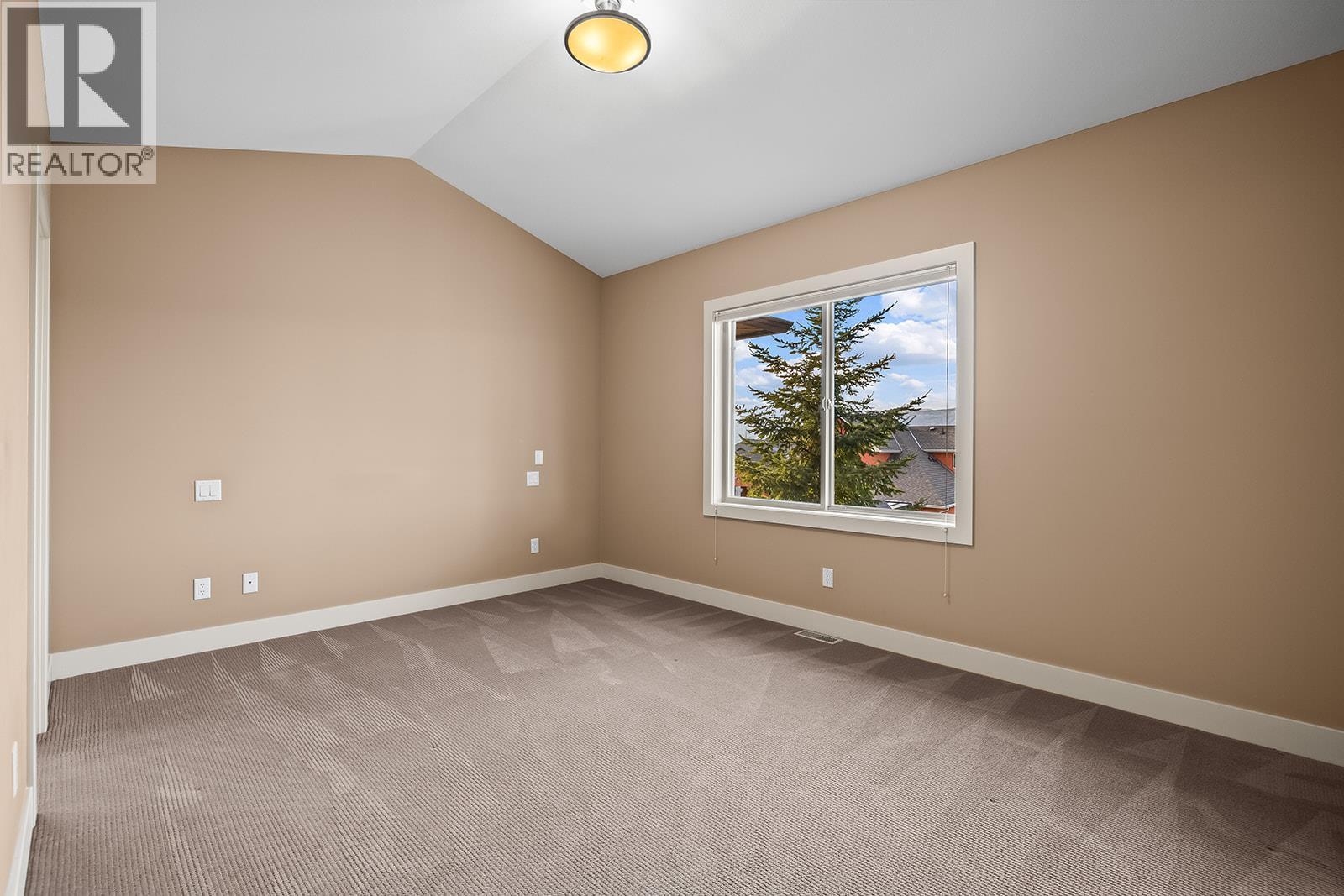 #3 2450 Selkirk Drive - 29
