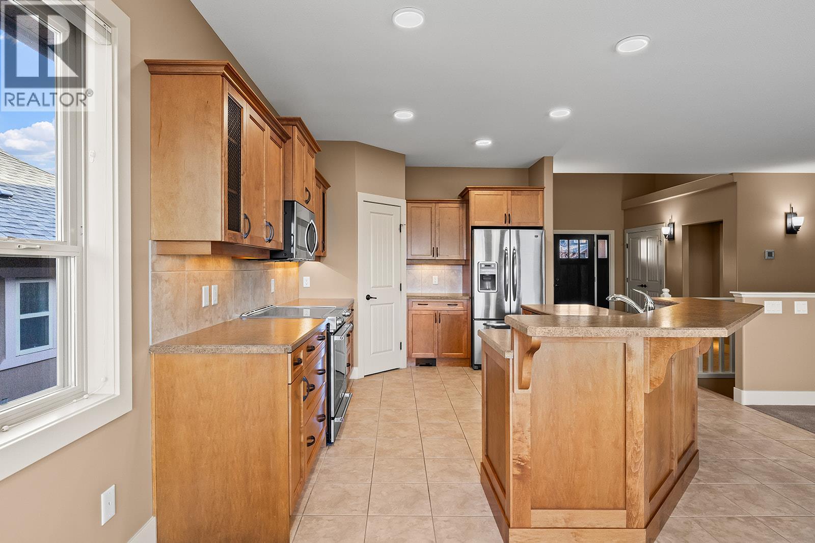 #3 2450 Selkirk Drive - 21