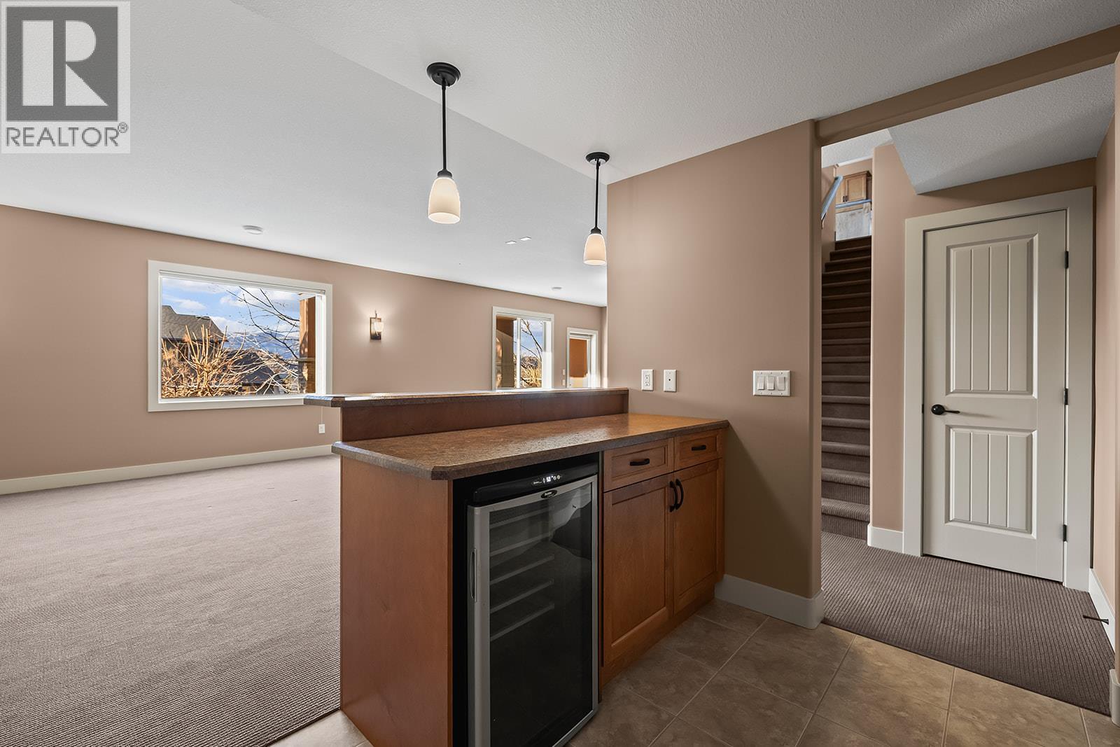 #3 2450 Selkirk Drive - 39