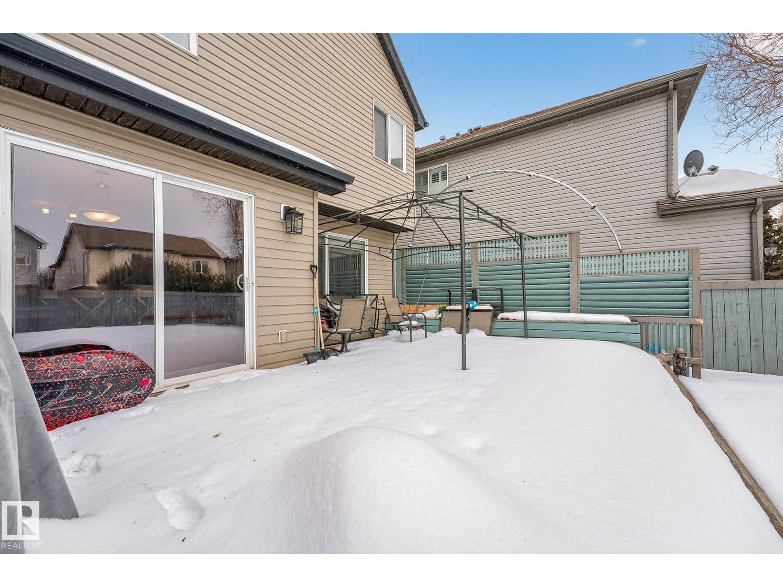21907 95 AV NW - 44