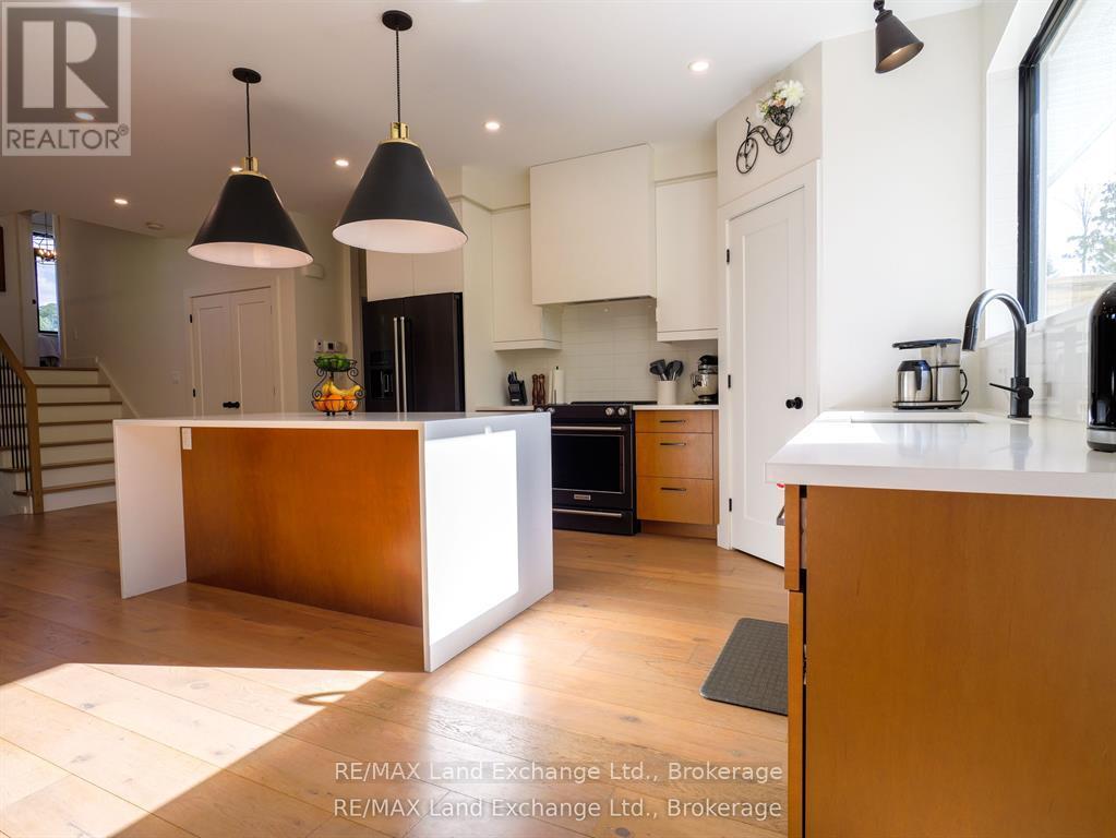 72 OTTAWA AVENUE - 12