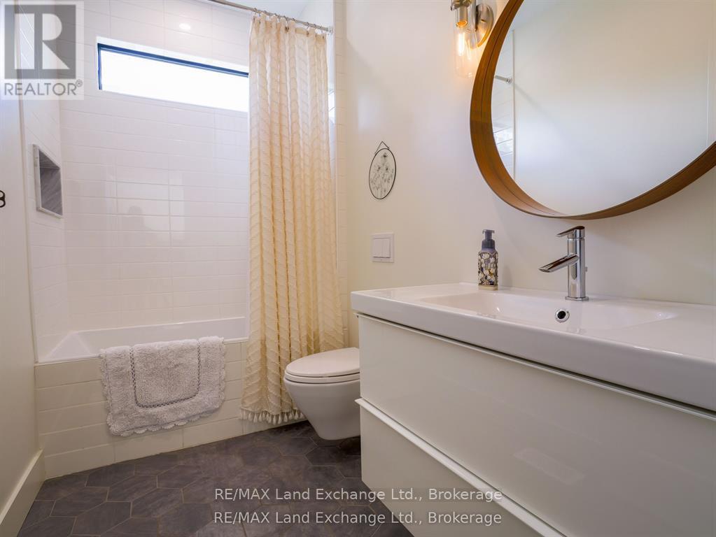 72 OTTAWA AVENUE - 23