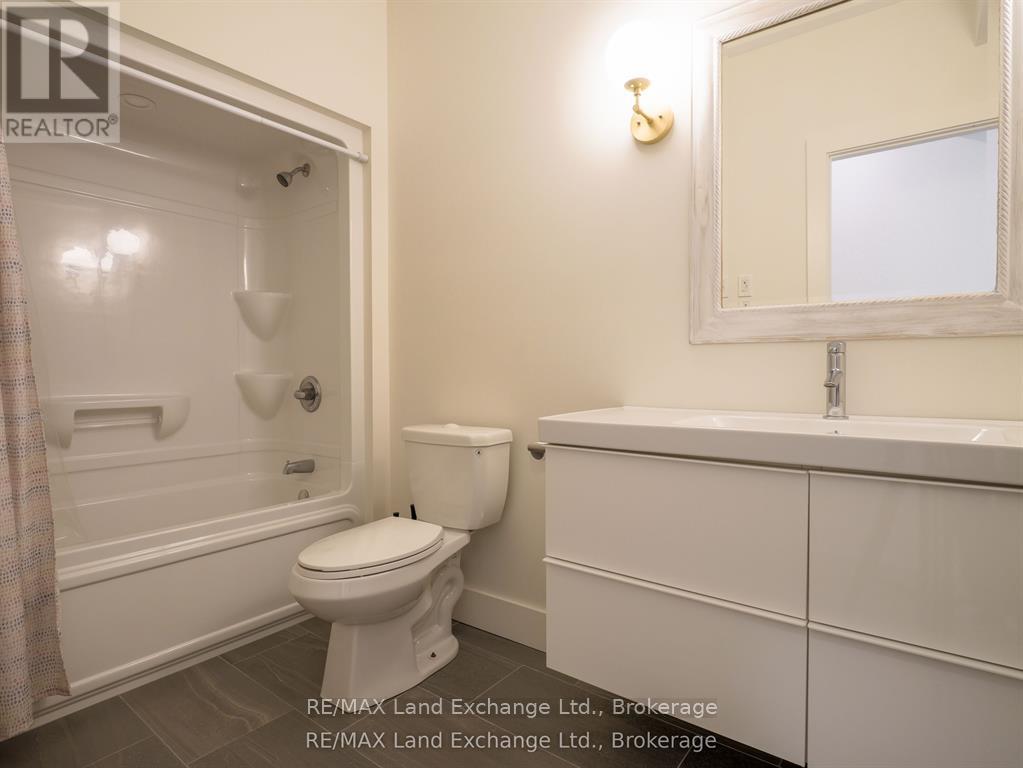 72 OTTAWA AVENUE - 33