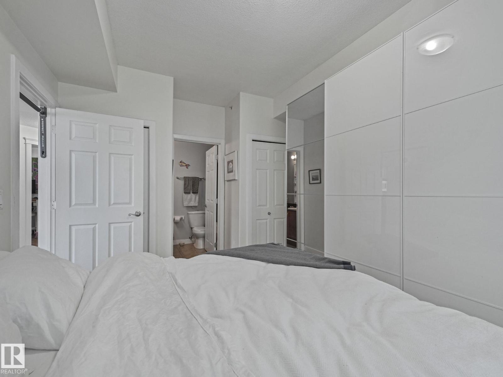 
          1005 9939 109 Street NW
            <br/>
            <span>Edmonton</span>
            , 
            <span>AB</span>
             <span>T5K1H6</span>
         - Photo 12