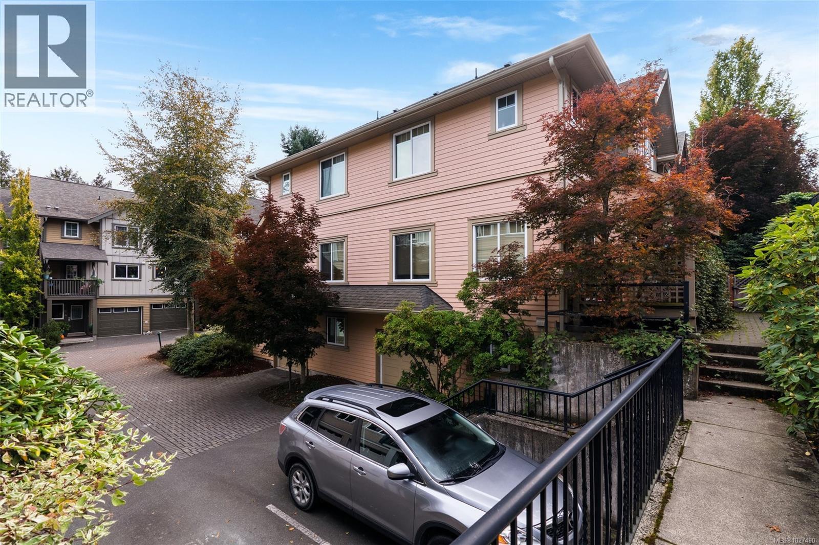 3 1405 Mallek Crescent, Victoria