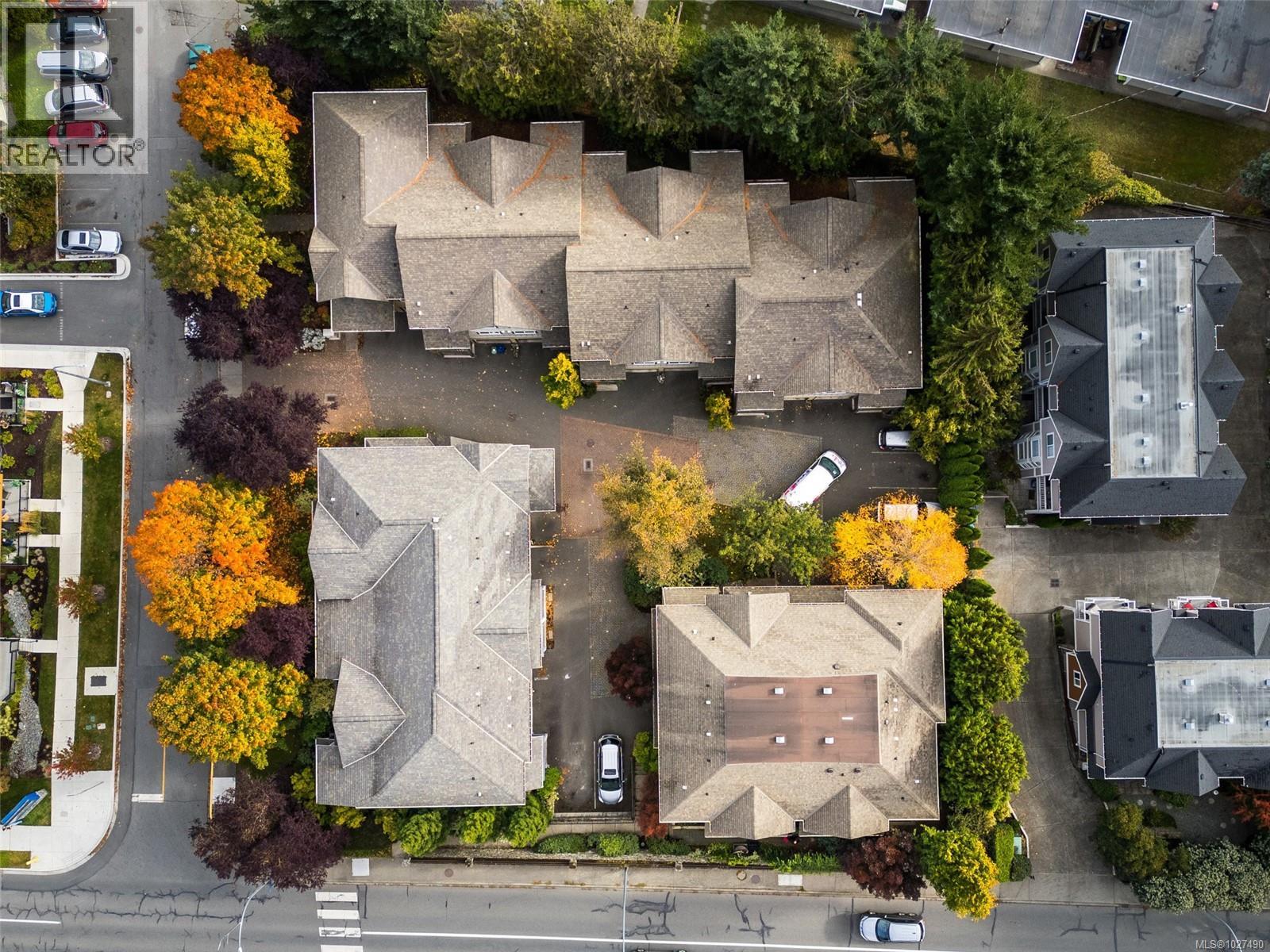 3 1405 Mallek Crescent, Victoria