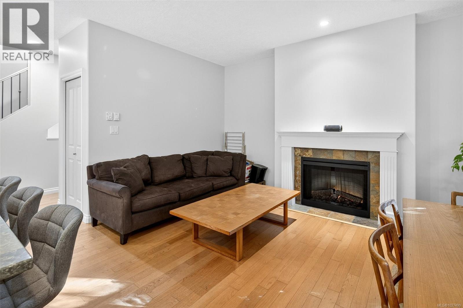 3 1405 Mallek Crescent, Victoria
