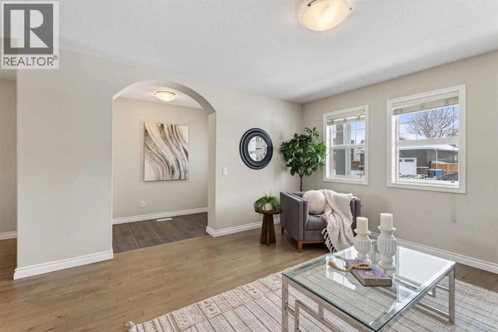 62 Mackenzie Way - Photo 4 of 45, Carstairs, Alberta