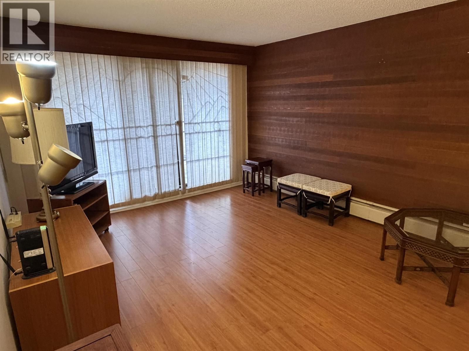 109 3925 KINGSWAY - Photo 3 of 10, Burnaby, British Columbia