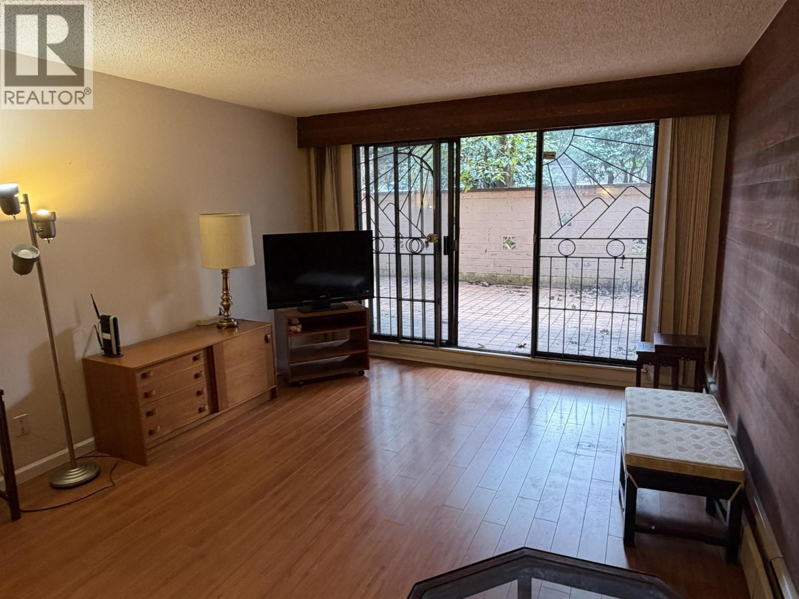 109 3925 KINGSWAY - Photo 4 of 10, Burnaby, British Columbia