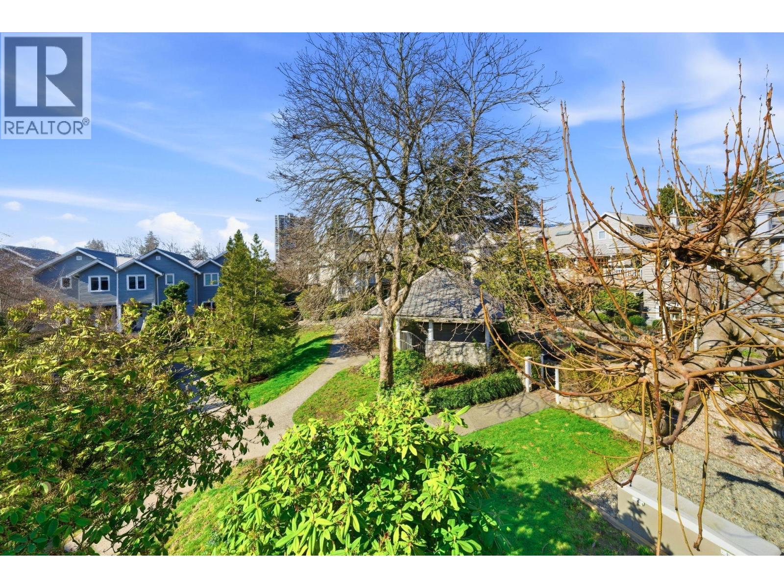 203 1538 BOWSER AVENUE