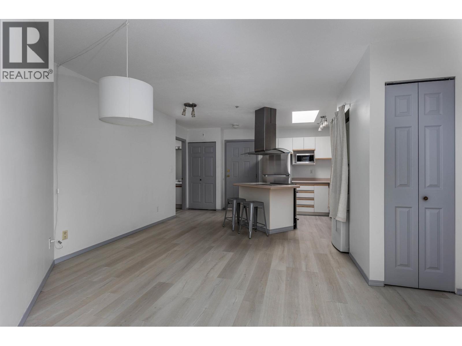 E309 40180 WILLOW CRESCENT, Squamish