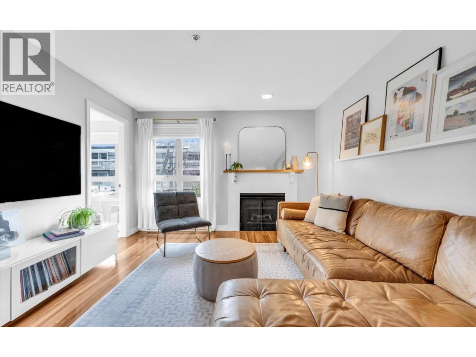 208 1516 E 1ST AVENUE - Main photo, Vancouver, British Columbia