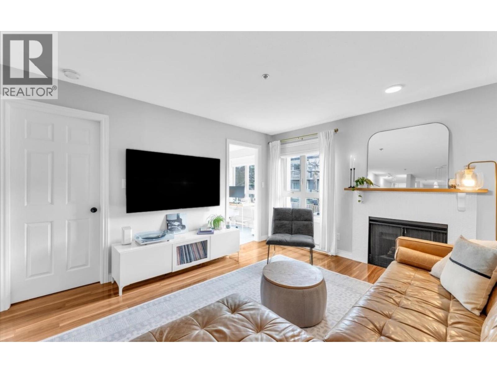 208 1516 E 1ST AVENUE - Photo 2 of 22, Vancouver, British Columbia