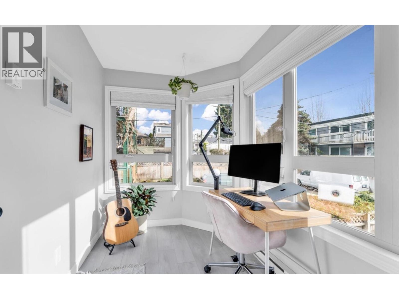 208 1516 E 1ST AVENUE - Photo 3 of 22, Vancouver, British Columbia