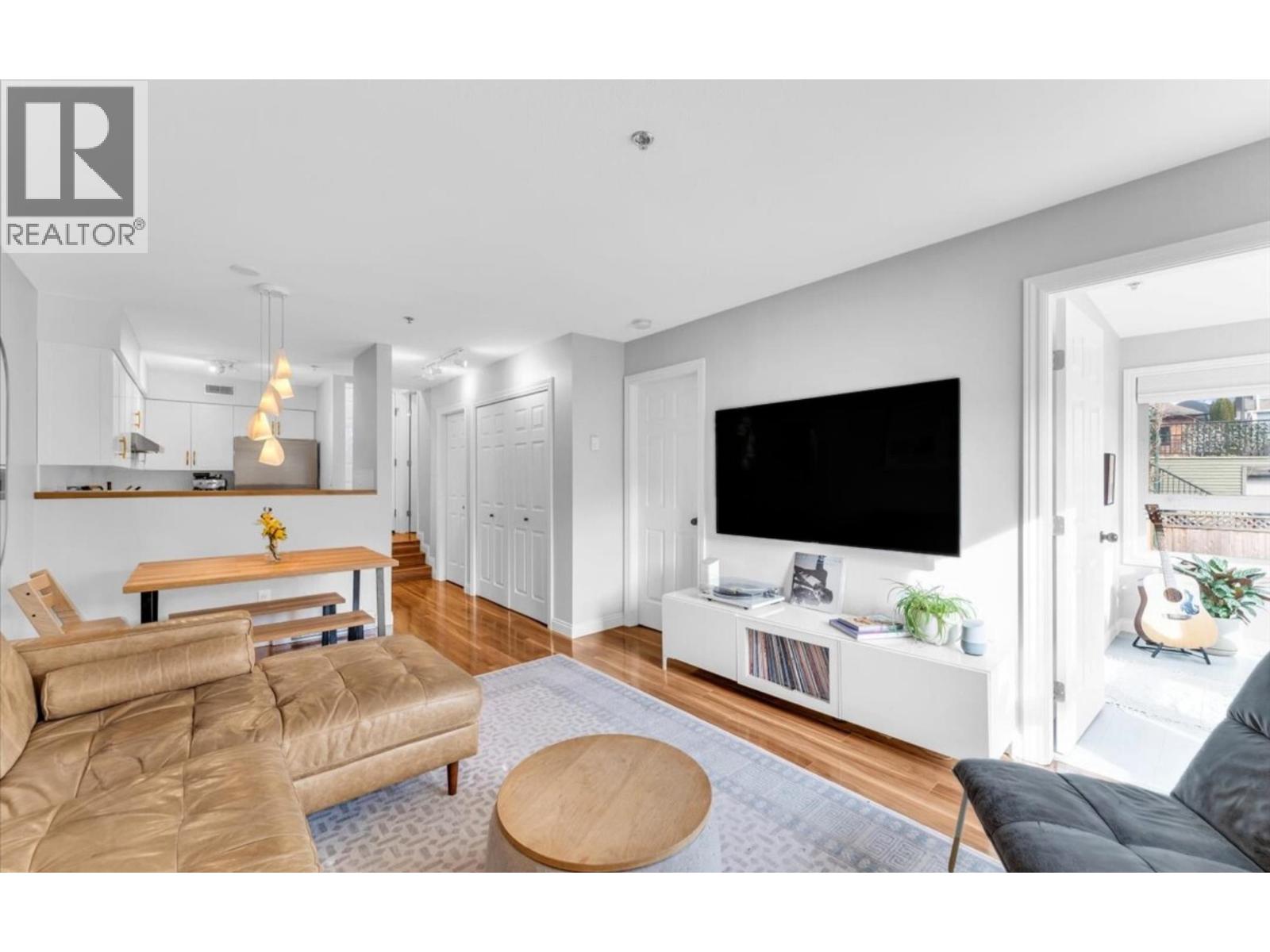 208 1516 E 1ST AVENUE - Photo 4 of 22, Vancouver, British Columbia