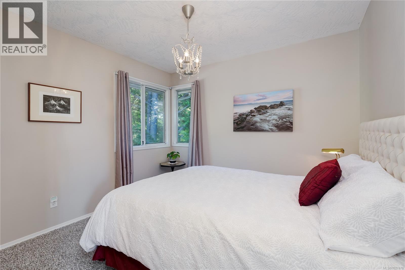 2056 Gladys Pl, Sooke