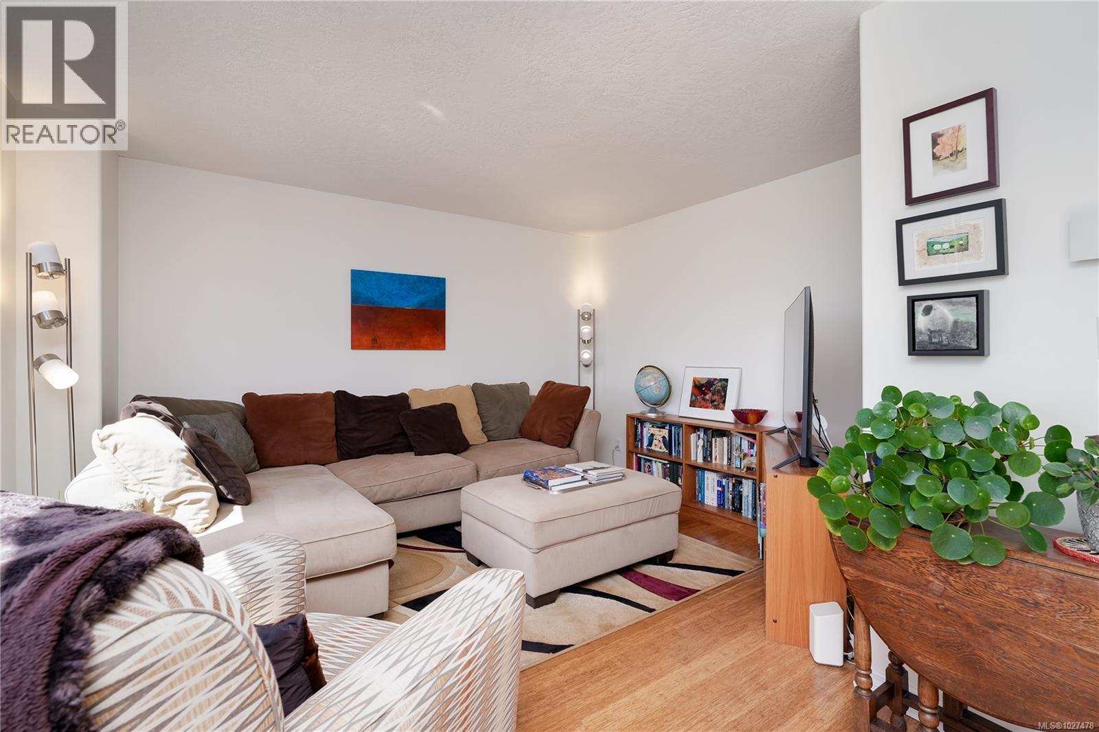 2056 Gladys Pl, Sooke