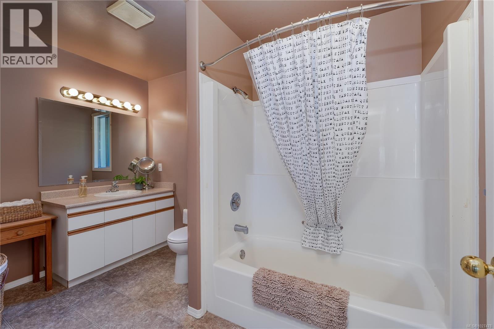 2056 Gladys Pl, Sooke