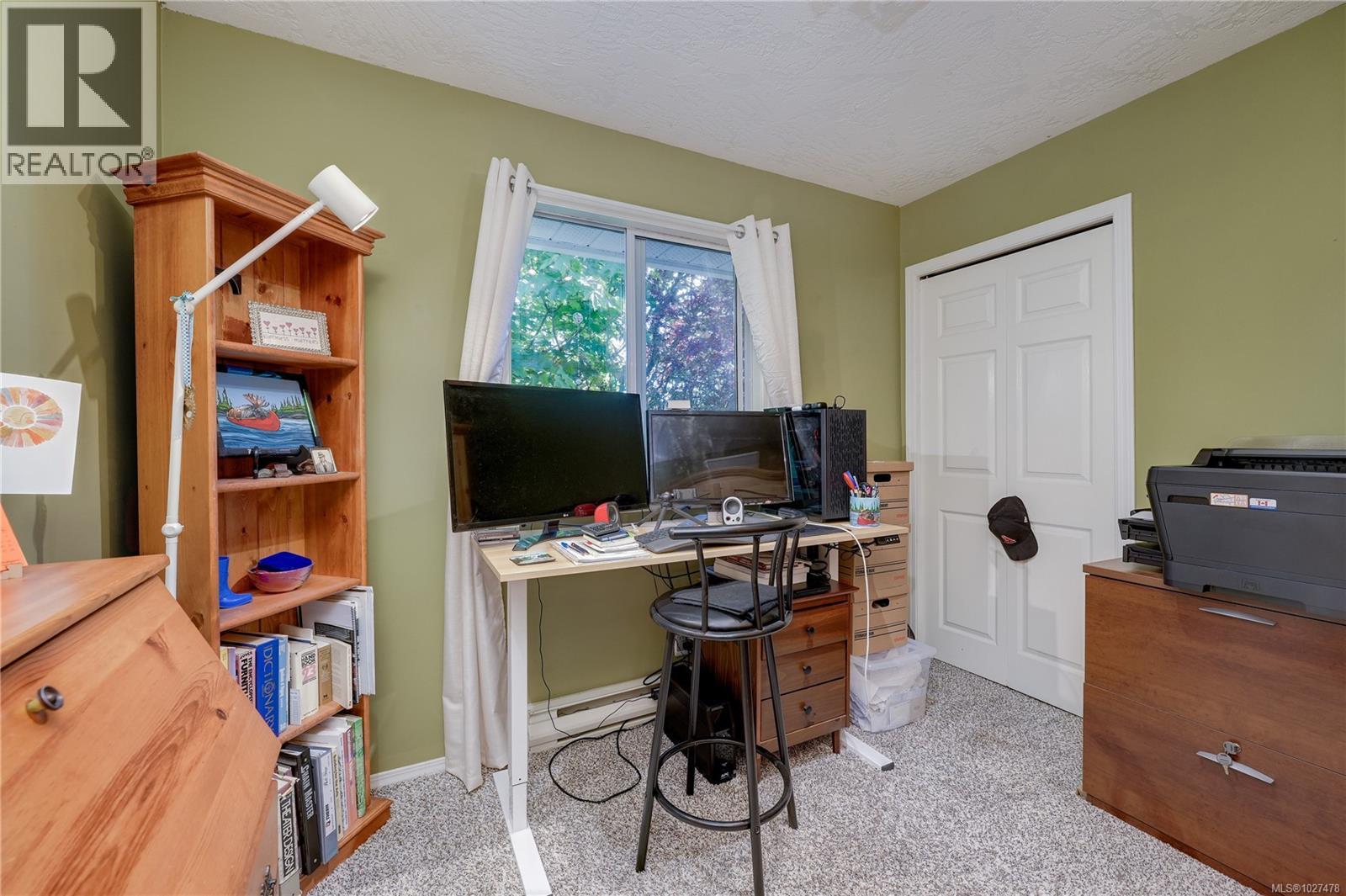 2056 Gladys Pl, Sooke