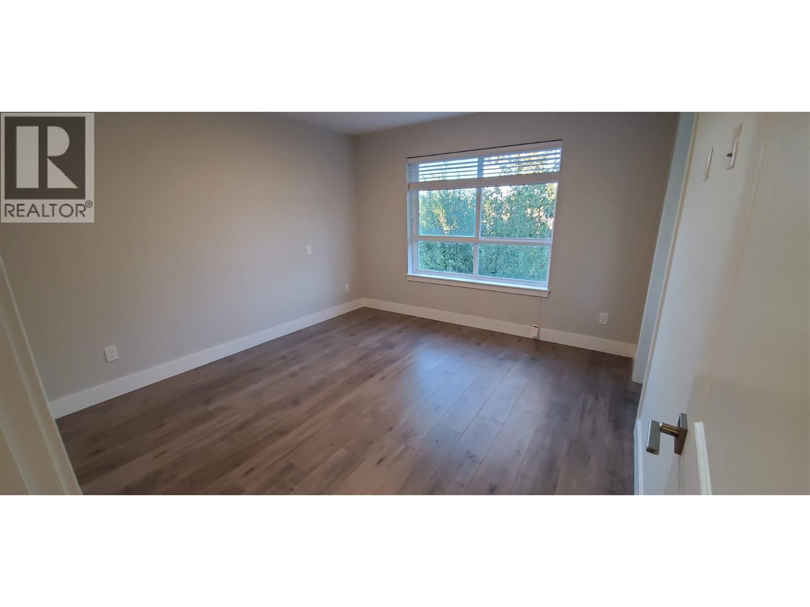 1X 430 DUNCAN, New Westminster