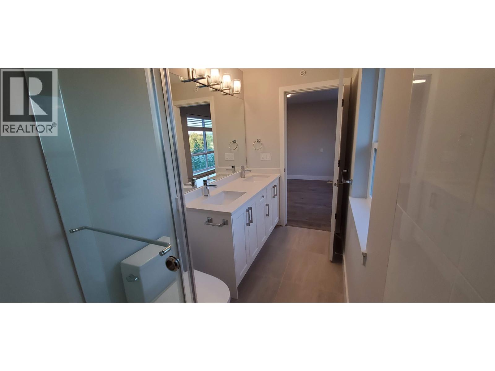 1X 430 DUNCAN, New Westminster