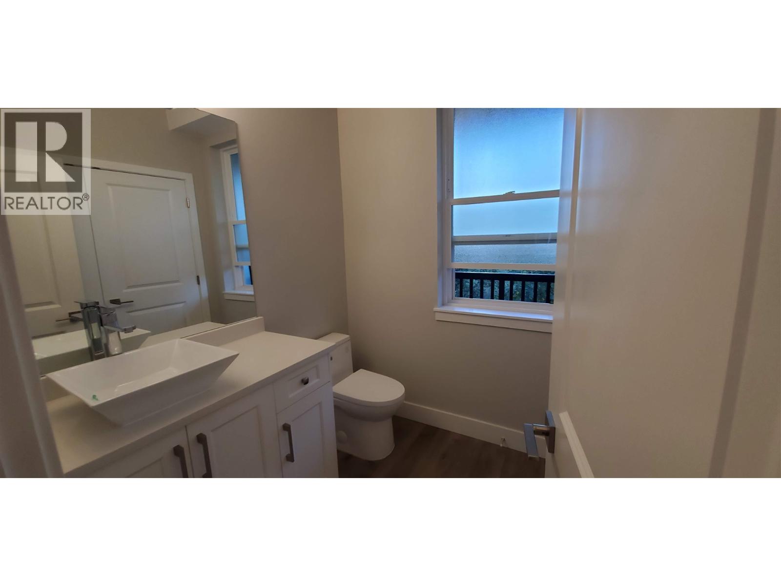 1X 430 DUNCAN, New Westminster