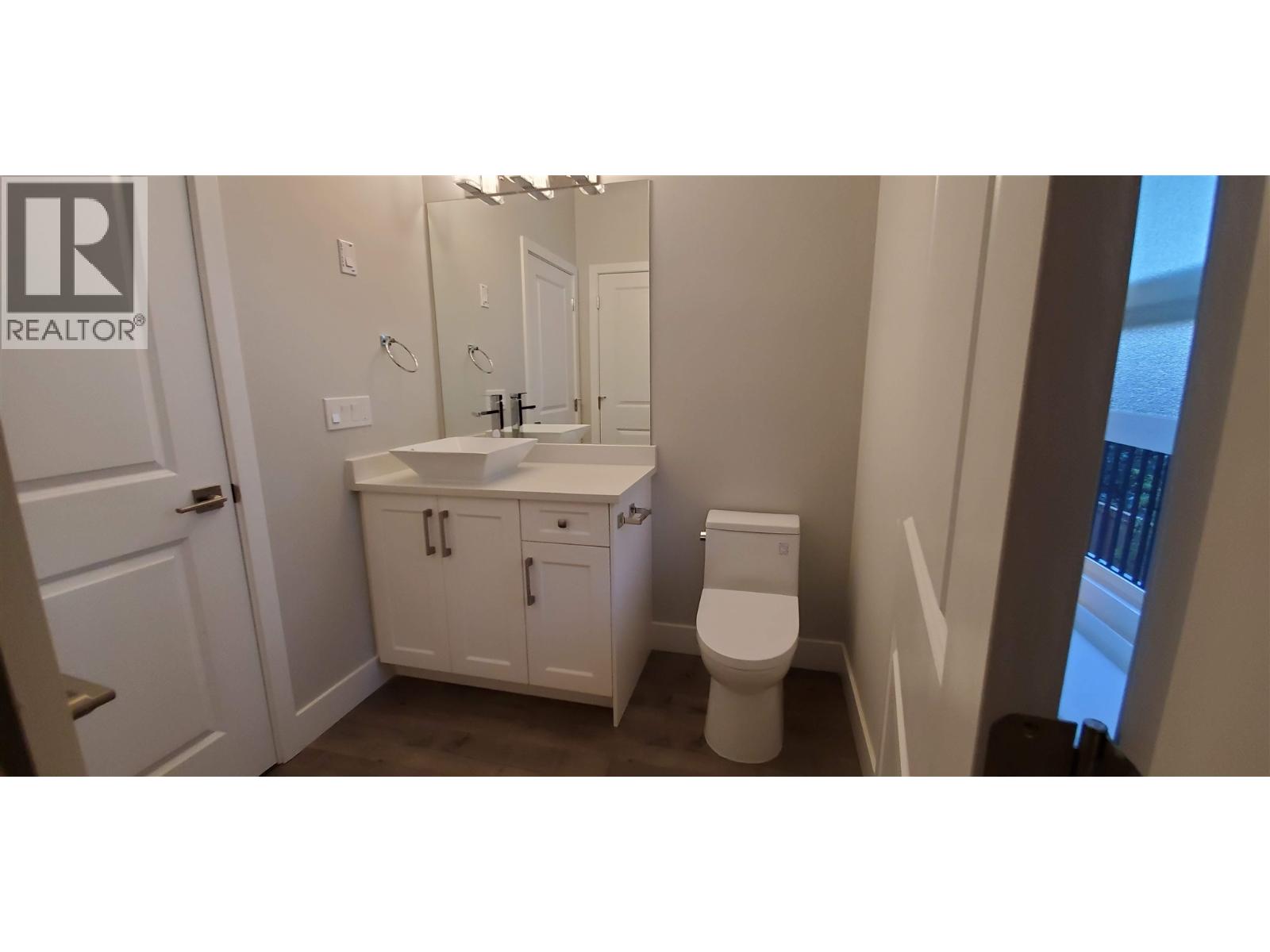 1X 430 DUNCAN, New Westminster