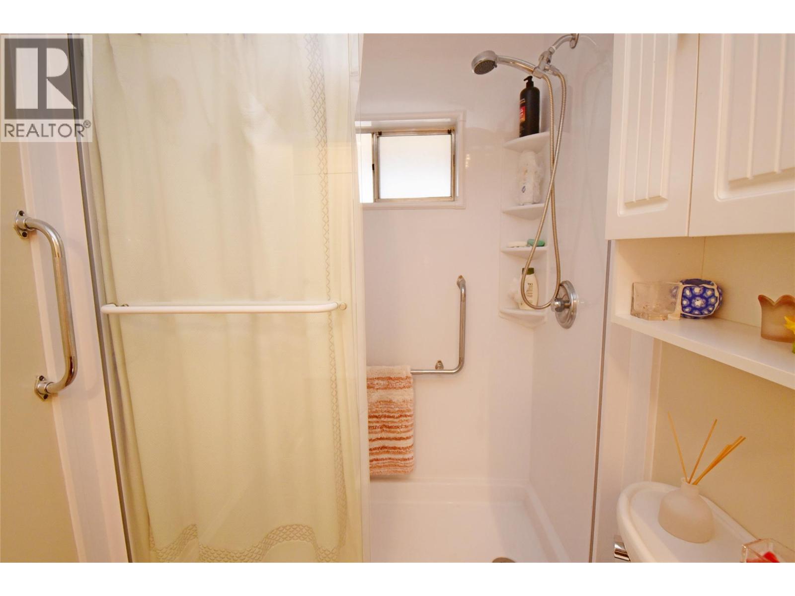 578 Guildford Court, Vernon