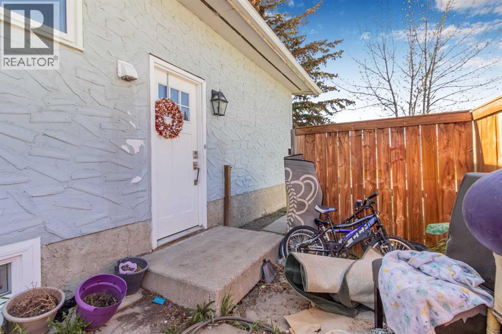183 PENBROOKE CLOSE SE - 30
