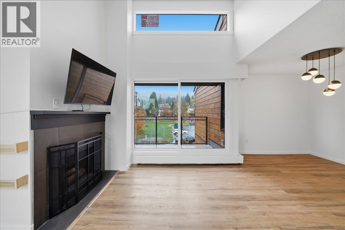 406 1340 DUCHESS AVENUE, West Vancouver