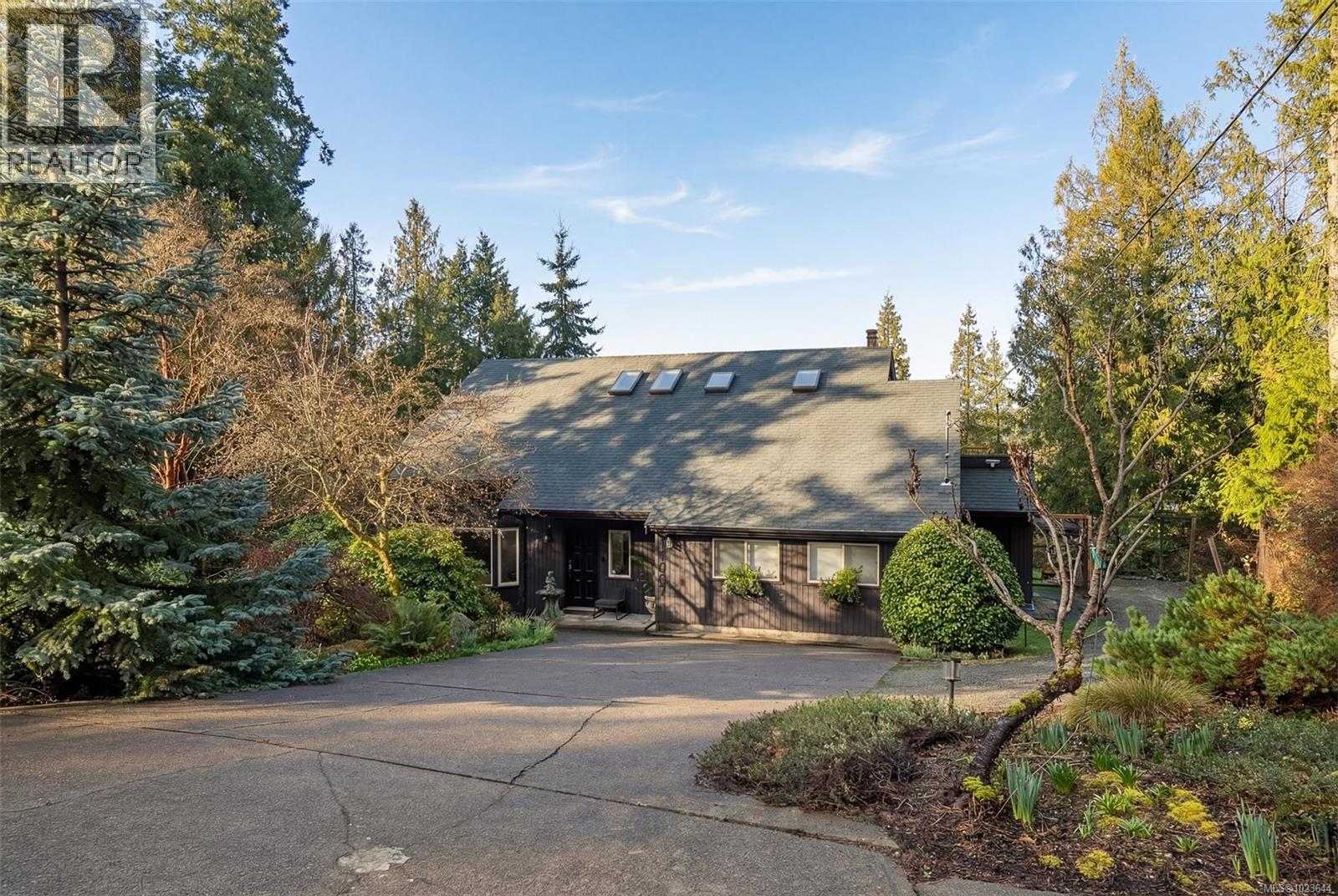 11007 Cedar Lane - Main photo, North Saanich, British Columbia