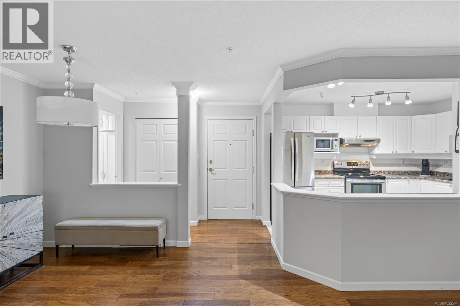 307 5620 Edgewater Lane, Nanaimo