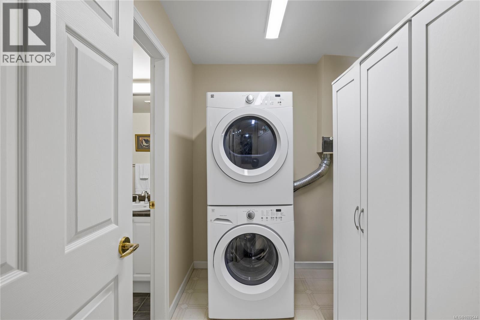 307 5620 Edgewater Lane, Nanaimo