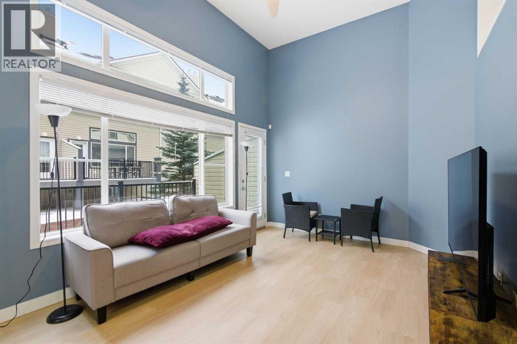 Single Family House 4 Level for Sale in  Everhollow Heights SW Evergreen Calgary 