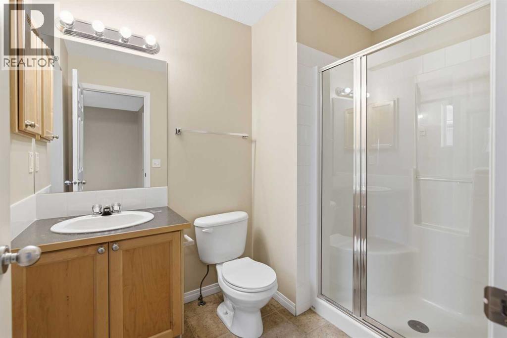 Single Family House 4 Level for Sale in  Everhollow Heights SW Evergreen Calgary 