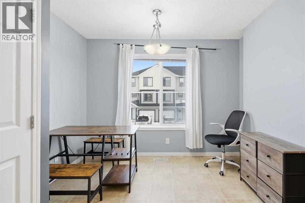 Single Family House 4 Level for Sale in  Everhollow Heights SW Evergreen Calgary 