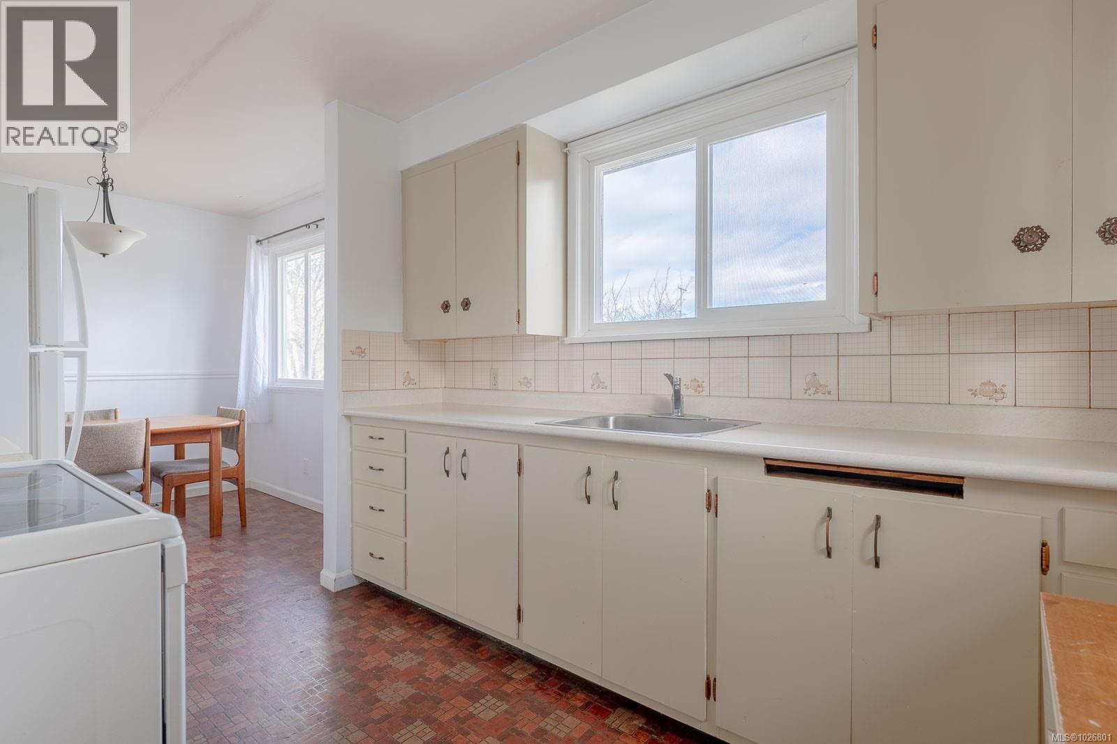 1986 Quadra Ave, Nanaimo