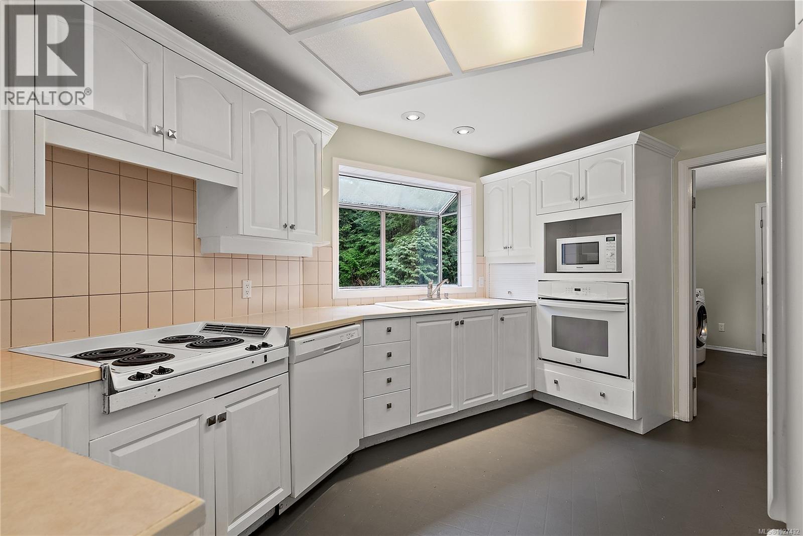 5805 East Sooke Rd, Sooke