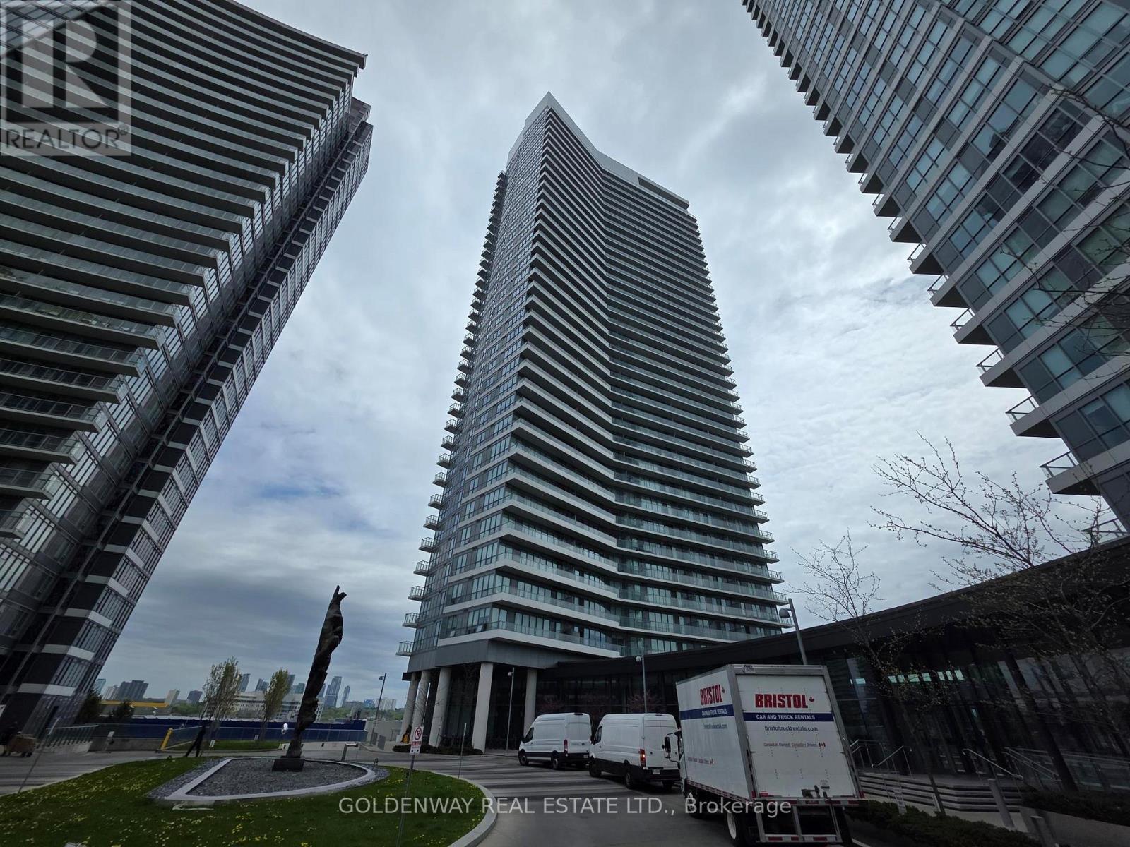 808 - 117 MCMAHON DRIVE